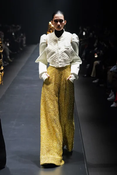 Look 17